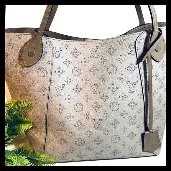Louis Vuitton Handbags - LOUIS VUITTON MM Monogram Mahina Hina Galet Handbag
